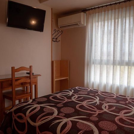 Hostal Dura Torrellano Bagian luar foto